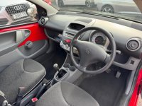 PEUGEOT 107