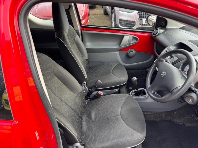 PEUGEOT 107