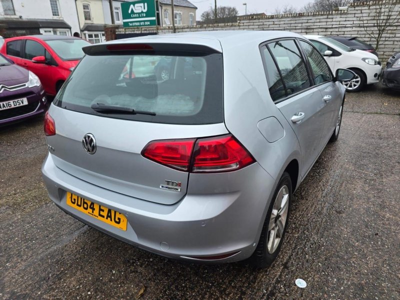 VOLKSWAGEN GOLF
