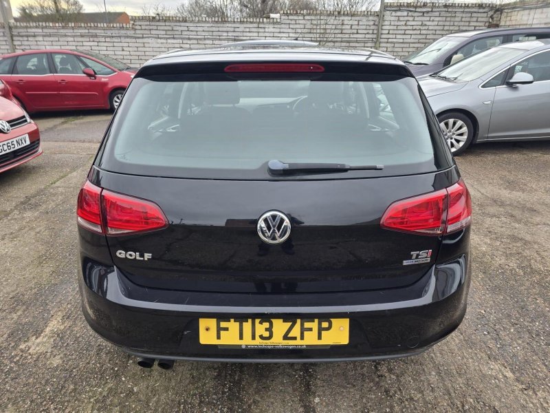 VOLKSWAGEN GOLF